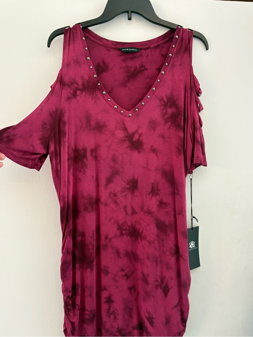 Rock & Republic Burgundy Tie-Dye Cold-Shoulder V-Neck Top with Studs